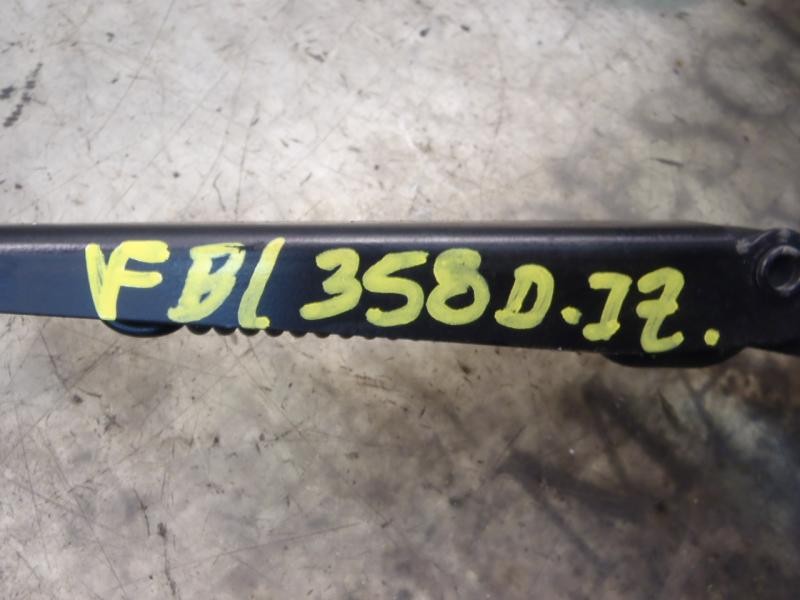 Recambio de brazo limpia delantero izquierdo para fiat linea (110) emotion referencia OEM IAM 51701422  