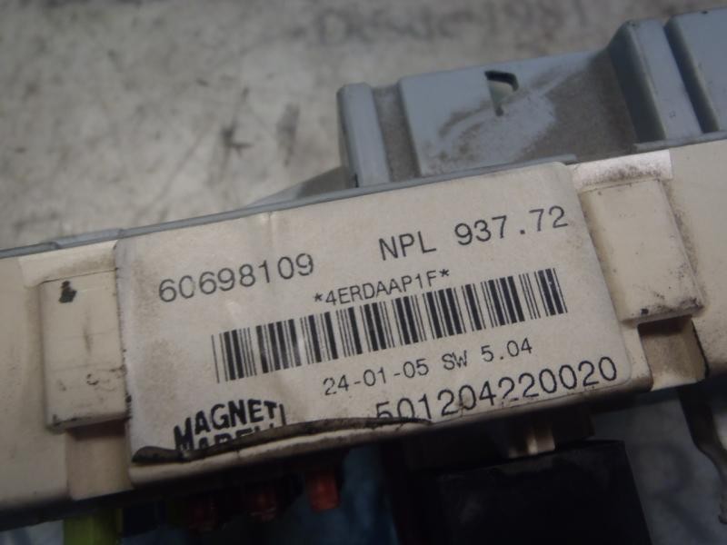Recambio de caja reles / fusibles para alfa romeo 147 (190) 1.9 jtd 16v 150 distinctive referencia OEM IAM   