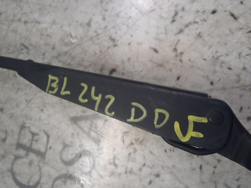 Recambio de brazo limpia delantero derecho para renault mascot 160 65 4x2 referencia OEM IAM   