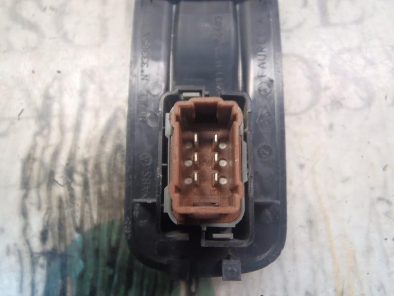 Recambio de mando elevalunas delantero derecho para renault mascot 160 65 4x2 referencia OEM IAM   