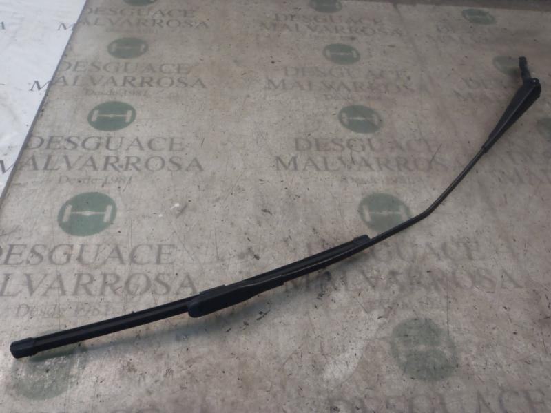 Recambio de brazo limpia delantero derecho para opel corsa d cosmo referencia OEM IAM   
