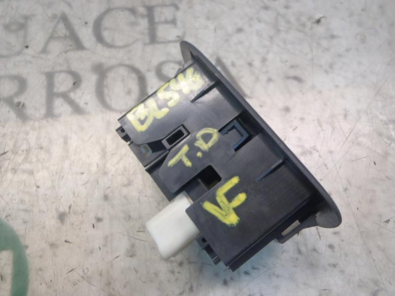 Recambio de mando elevalunas trasero derecho para toyota auris luna referencia OEM IAM   