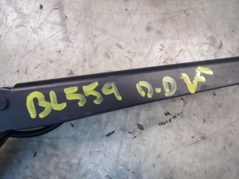 Recambio de brazo limpia delantero derecho para peugeot 407 sport referencia OEM IAM   