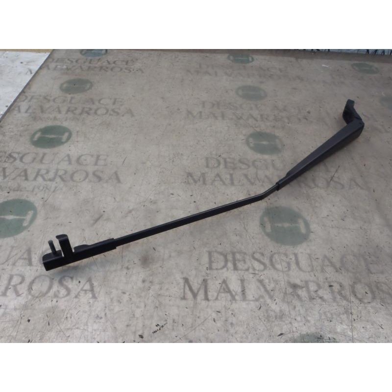 Recambio de brazo limpia delantero izquierdo para peugeot 407 sport referencia OEM IAM   