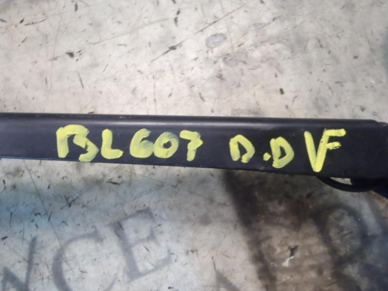 Recambio de brazo limpia delantero derecho para renault twingo authentique referencia OEM IAM   