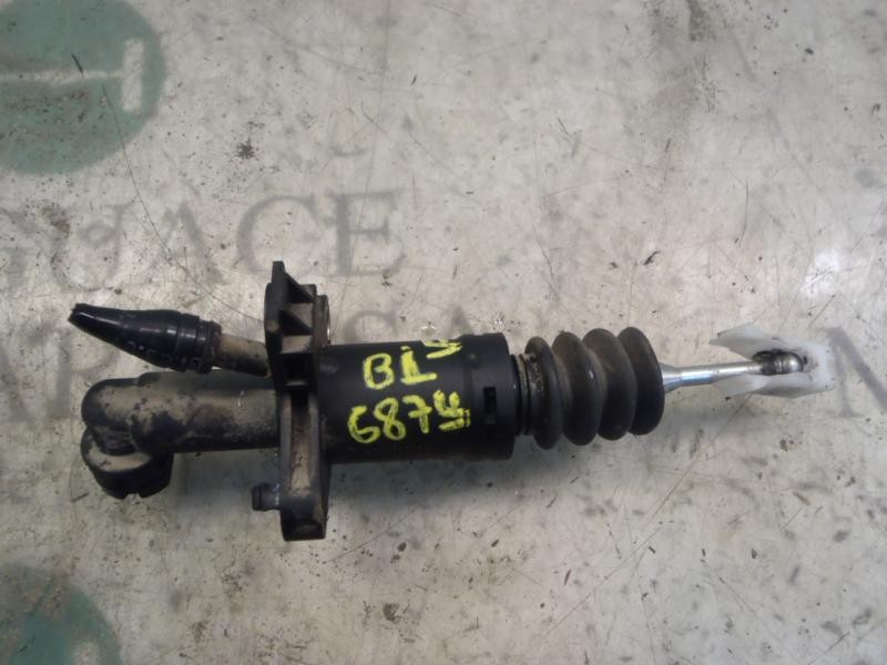 Recambio de bomba embrague para volkswagen touareg (7la) 2.5 tdi referencia OEM IAM 7L6721257B  
