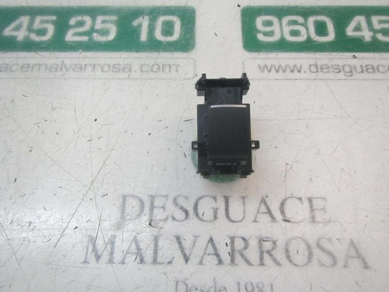 Recambio de mando elevalunas trasero derecho para toyota rav4 hybrid fwd referencia OEM IAM 8481012110  