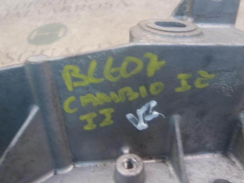 Recambio de soporte cambio para renault twingo authentique referencia OEM IAM   