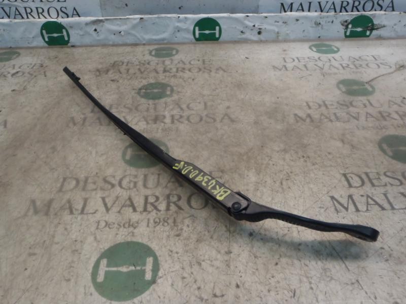 Recambio de brazo limpia delantero derecho para citroën c4 berlina sx referencia OEM IAM   