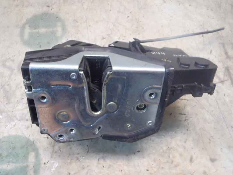 Recambio de cerradura puerta delantera derecha para bmw serie 3 berlina (e46) 330d referencia OEM IAM 51217011244  