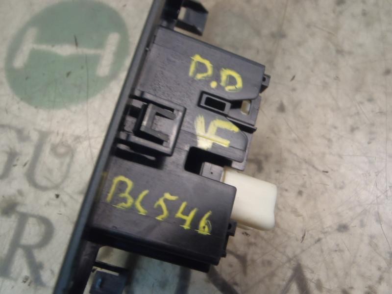 Recambio de mando elevalunas delantero derecho para toyota auris luna referencia OEM IAM   