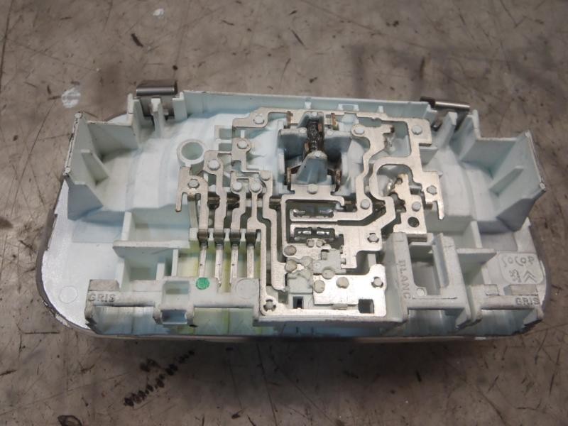 Recambio de piloto interior para citroën c4 berlina exclusive referencia OEM IAM   