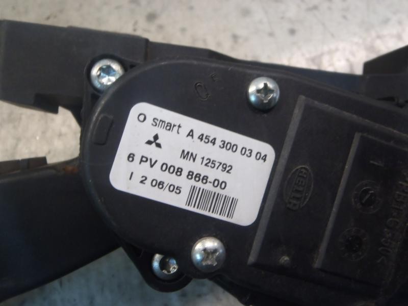 Recambio de potenciometro pedal para mitsubishi colt berlina 3 (cz) 1.5 di-d instyle referencia OEM IAM   