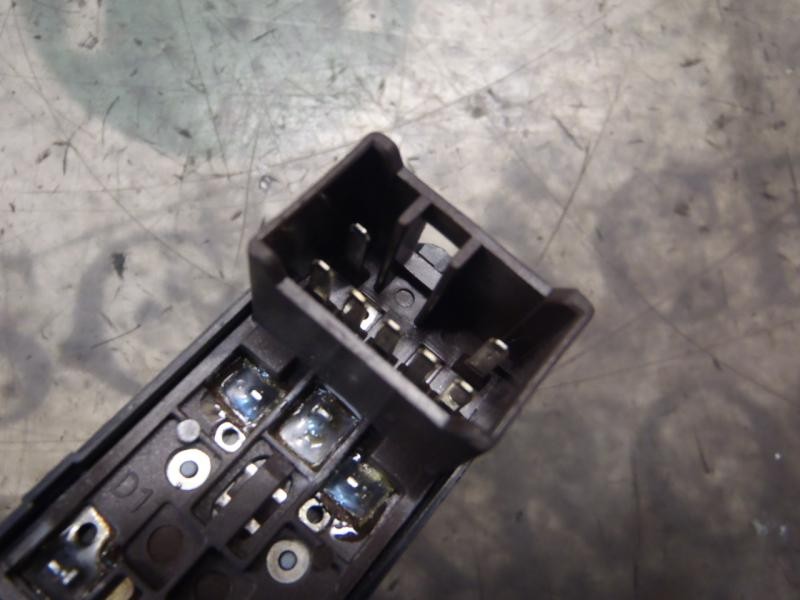 Recambio de mando elevalunas trasero izquierdo para kia rio 1.4 active referencia OEM IAM 935811G000 935811G000 