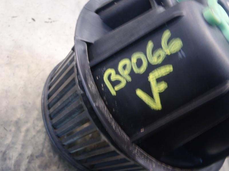 Recambio de motor calefaccion para dacia sandero ambiance referencia OEM IAM 6001547487  