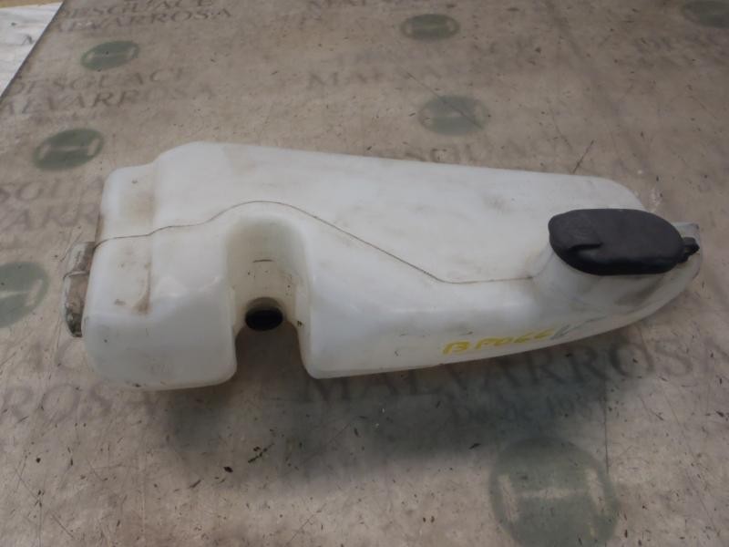 Recambio de deposito limpia para dacia sandero ambiance referencia OEM IAM 6001548140  