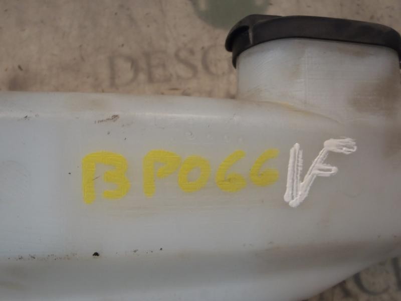 Recambio de deposito limpia para dacia sandero ambiance referencia OEM IAM 6001548140  