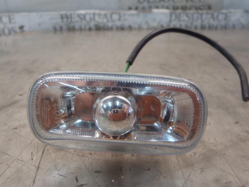 Recambio de piloto lateral derecho para audi rs 6 berlina (4b4) rs 6 berlina referencia OEM IAM 8E0949127  