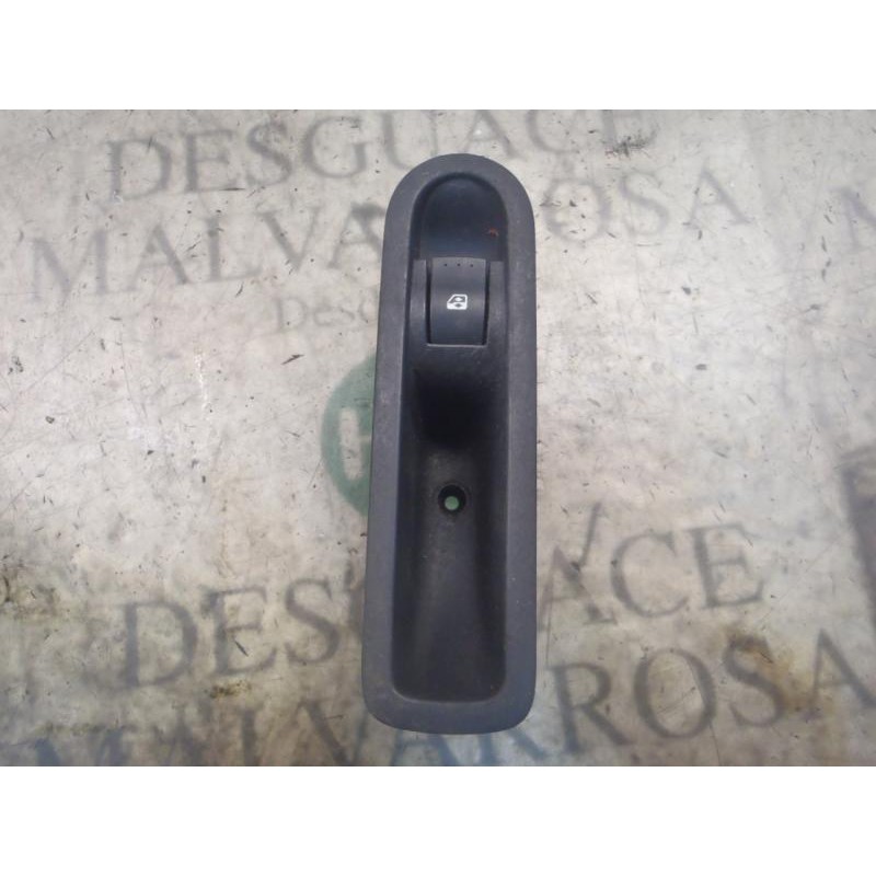 Recambio de mando elevalunas trasero derecho para renault megane ii familiar authentique confort referencia OEM IAM   