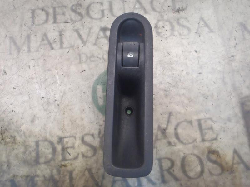 Recambio de mando elevalunas trasero derecho para renault megane ii familiar authentique confort referencia OEM IAM   