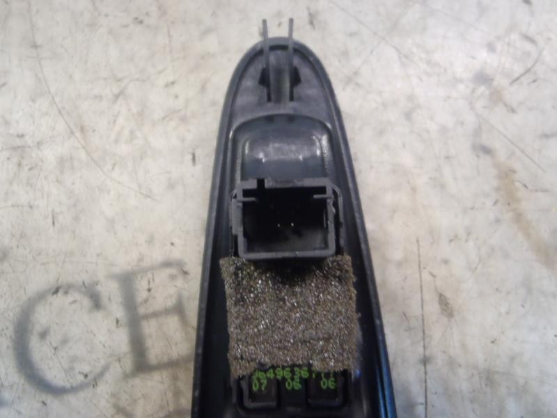 Recambio de mando elevalunas trasero derecho para citroën c4 berlina lx referencia OEM IAM 6554HJ  