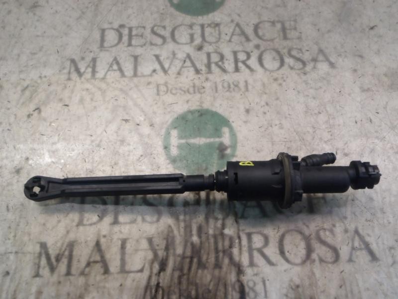 Recambio de bomba embrague para citroën c4 berlina lx referencia OEM IAM 218215  