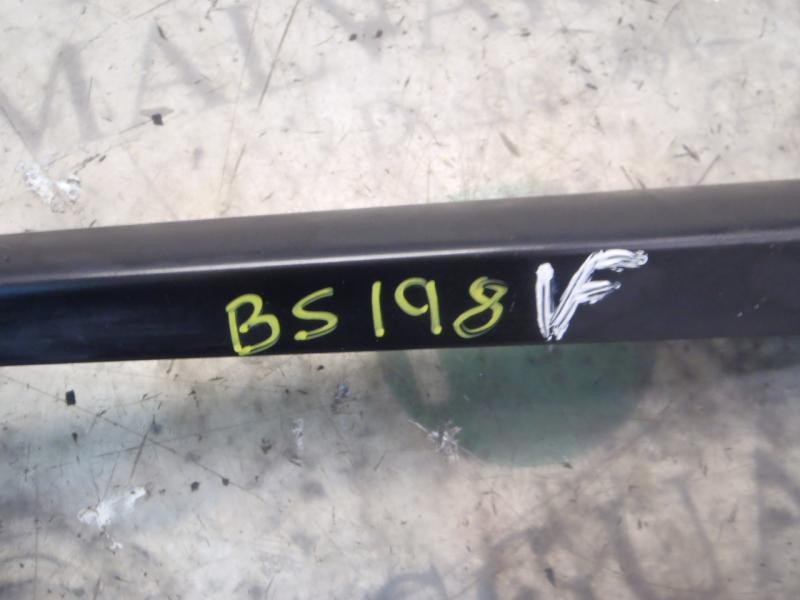 Recambio de brazo limpia delantero derecho para peugeot 206 berlina xr referencia OEM IAM   