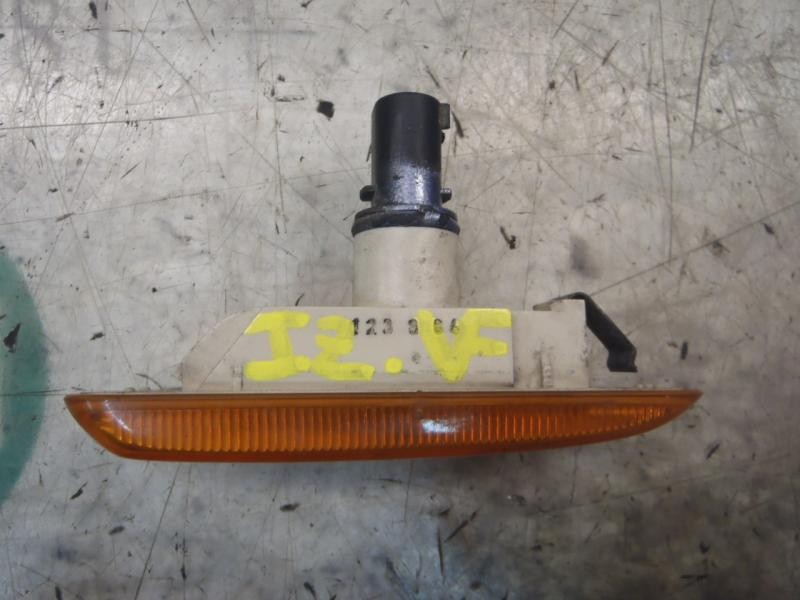 Recambio de piloto lateral izquierdo para bmw serie 3 berlina (e46) 320d referencia OEM IAM 63138370719  