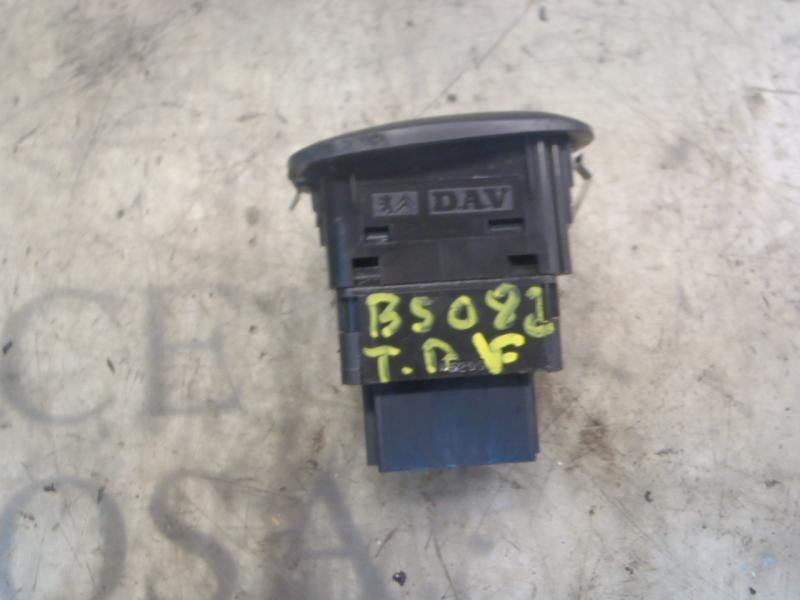 Recambio de mando elevalunas trasero derecho para citroën c3 1.4 hdi exclusive referencia OEM IAM   