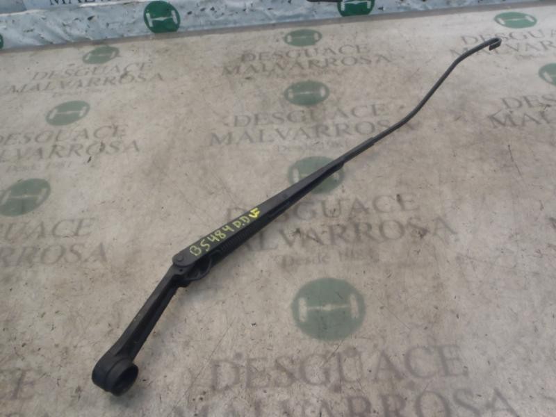 Recambio de brazo limpia delantero derecho para kia carens 2.0 crdi lx monovolumen referencia OEM IAM   