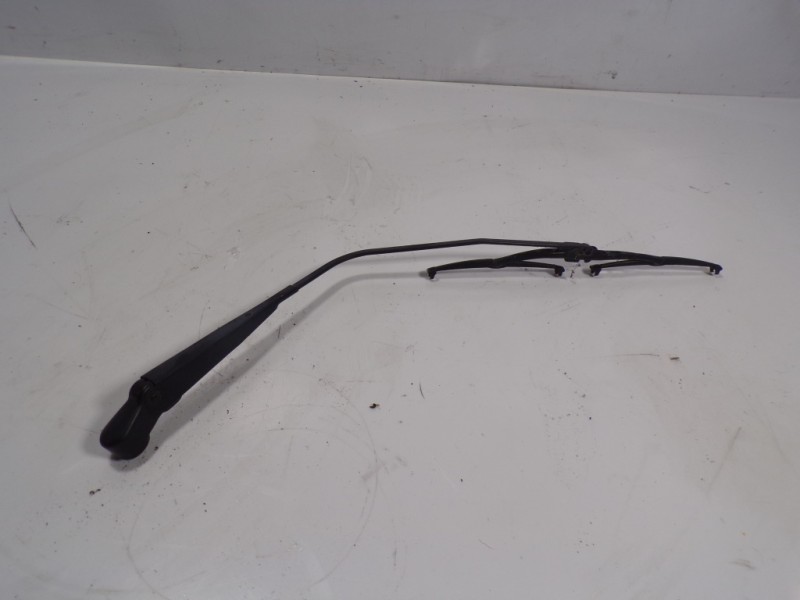 Recambio de brazo limpia trasero para toyota land cruiser (j9) 3.0 turbodiesel referencia OEM IAM 8524160060  