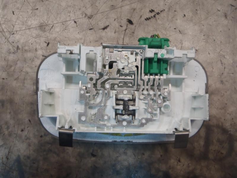 Recambio de piloto interior para citroën c4 berlina collection referencia OEM IAM   