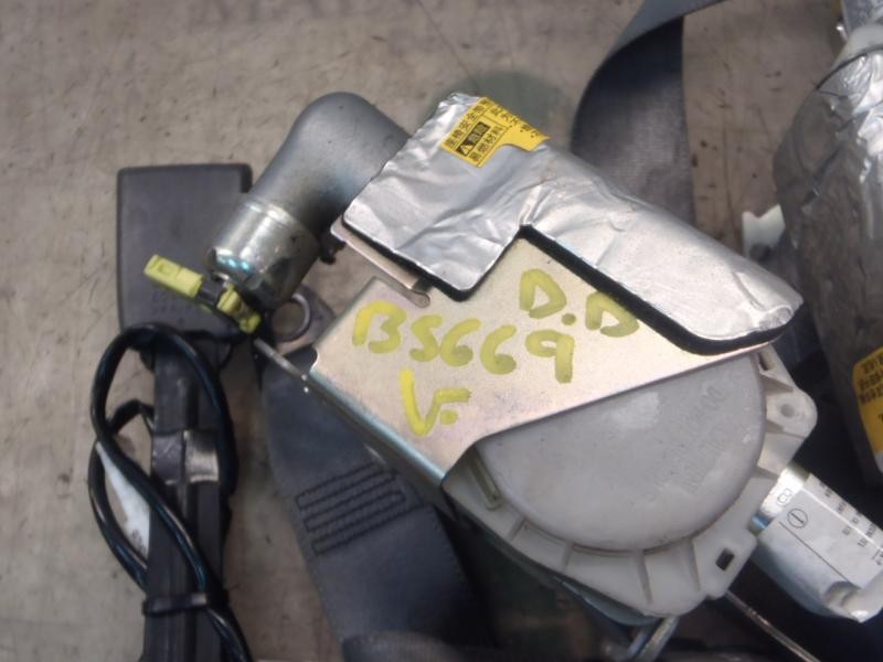 Recambio de cinturon seguridad delantero para toyota prius (nhw20) sol referencia OEM IAM 7321047081B0  