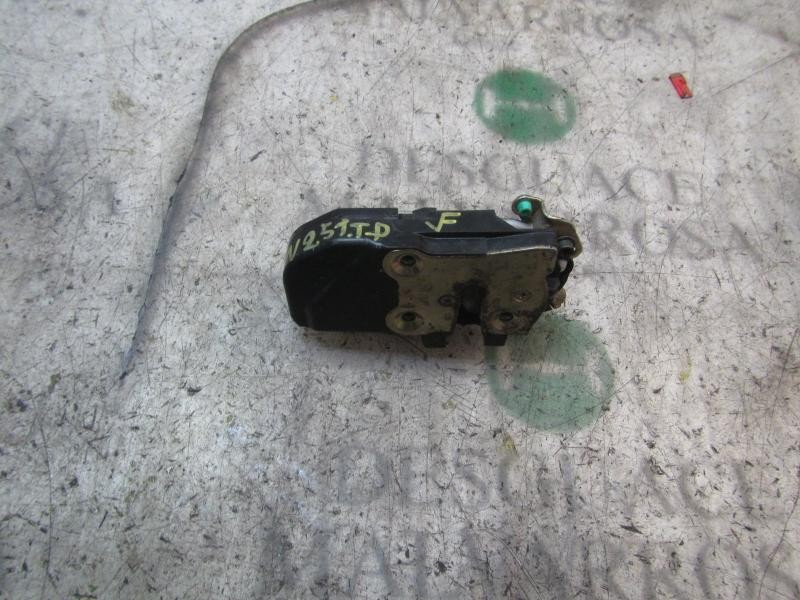 Recambio de cerradura puerta trasera derecha para chrysler jeep cherokee (kj) 2.4 cat referencia OEM IAM 55177044AE  