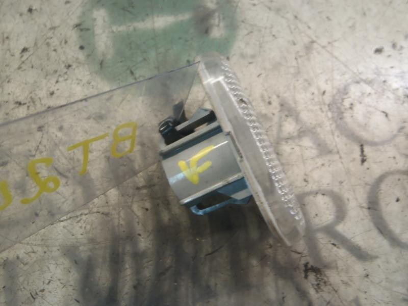 Recambio de piloto lateral izquierdo para dacia logan express ambiance referencia OEM IAM 8200257684  