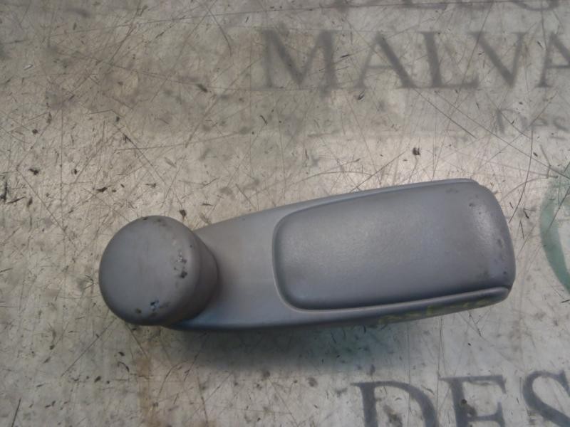 Recambio de maneta elevalunas trasera derecha para citroën c3 1.4 hdi sx plus referencia OEM IAM   