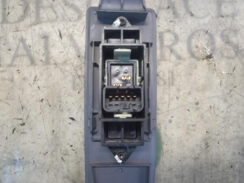 Recambio de mando elevalunas delantero derecho para mitsubishi colt berlina 3 (cz) 1.3 atlantis referencia OEM IAM   