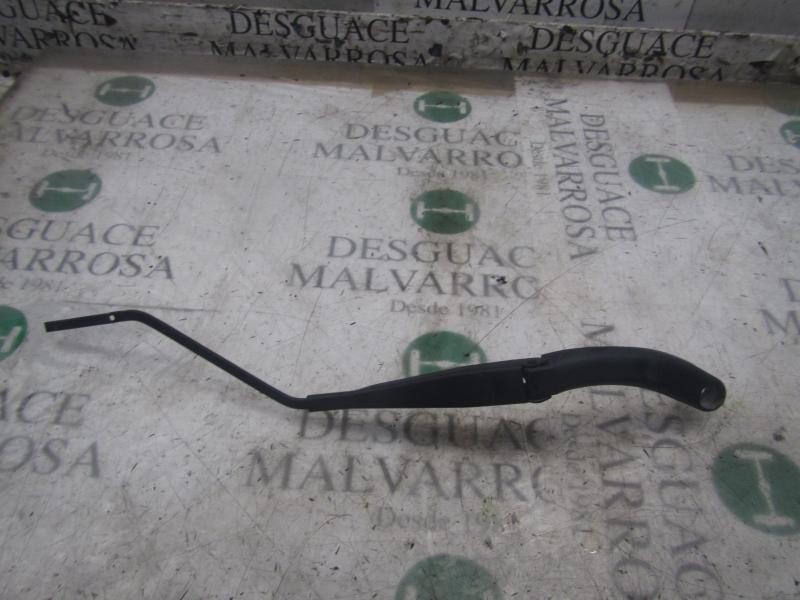 Recambio de brazo limpia delantero izquierdo para fiat fiorino básico referencia OEM IAM   