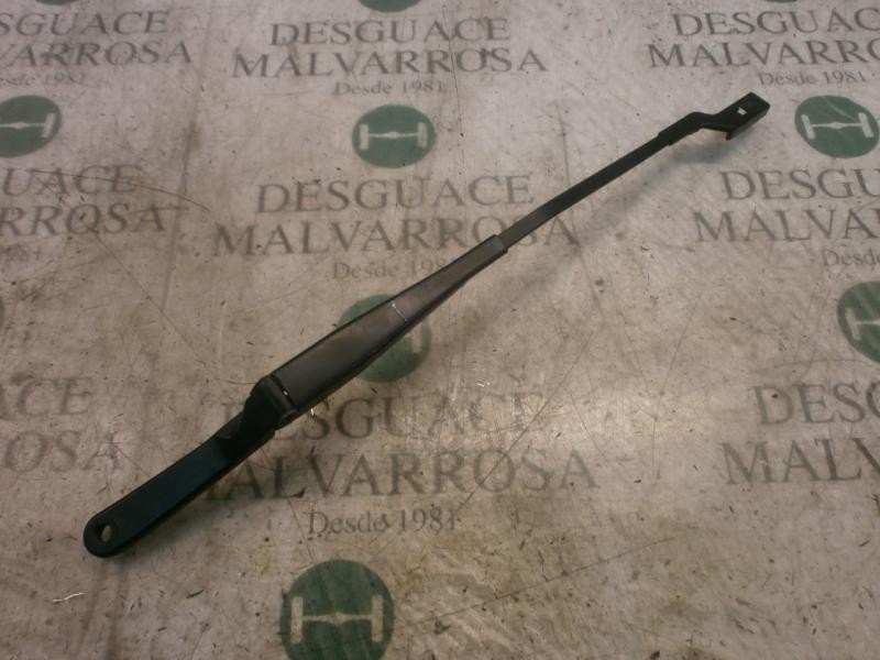 Recambio de brazo limpia delantero derecho para peugeot 308 sport referencia OEM IAM   