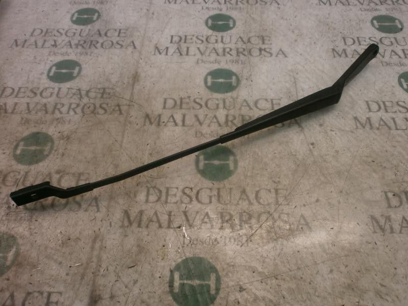 Recambio de brazo limpia delantero izquierdo para peugeot 308 sport referencia OEM IAM   