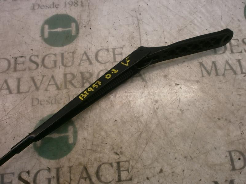 Recambio de brazo limpia delantero izquierdo para peugeot 308 sport referencia OEM IAM   