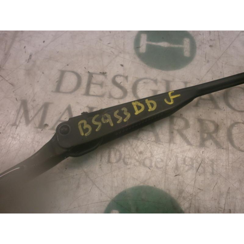 Recambio de brazo limpia delantero derecho para opel vivaro combi 2.7t corto referencia OEM IAM   