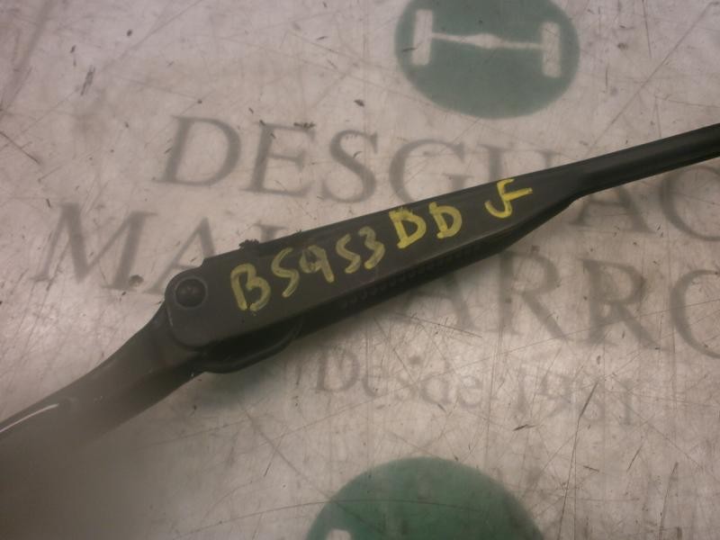 Recambio de brazo limpia delantero derecho para opel vivaro combi 2.7t corto referencia OEM IAM   