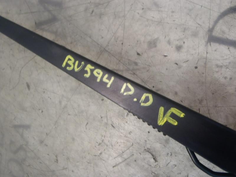 Recambio de brazo limpia delantero derecho para lexus is200 (gxe10) 2.0 referencia OEM IAM 8521153030  