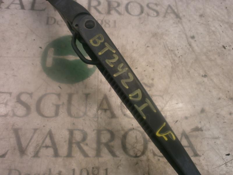 Recambio de brazo limpia delantero izquierdo para opel meriva enjoy referencia OEM IAM   