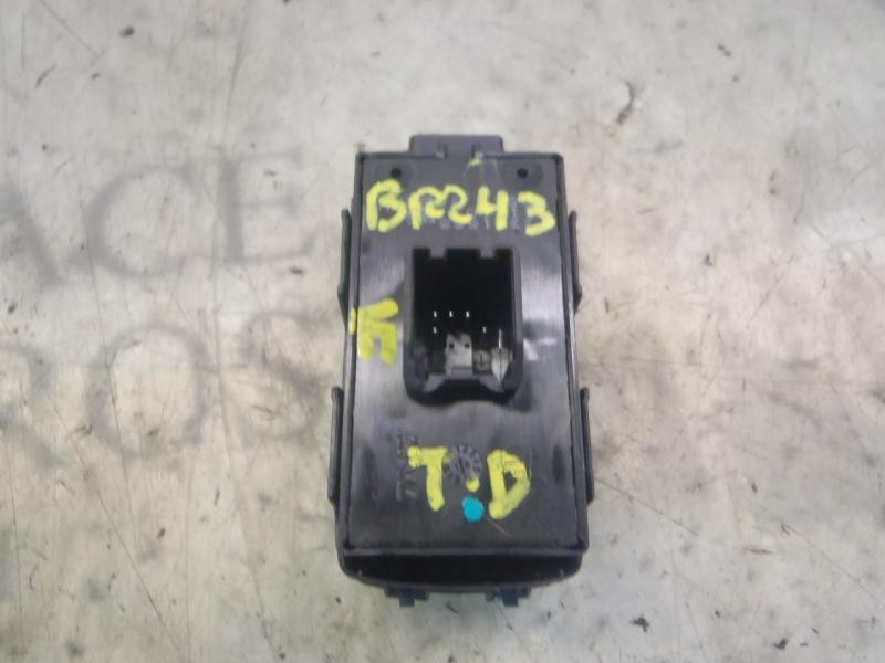 Recambio de mando elevalunas trasero derecho para opel insignia berlina sport 4x4 referencia OEM IAM 13301888 13222231 