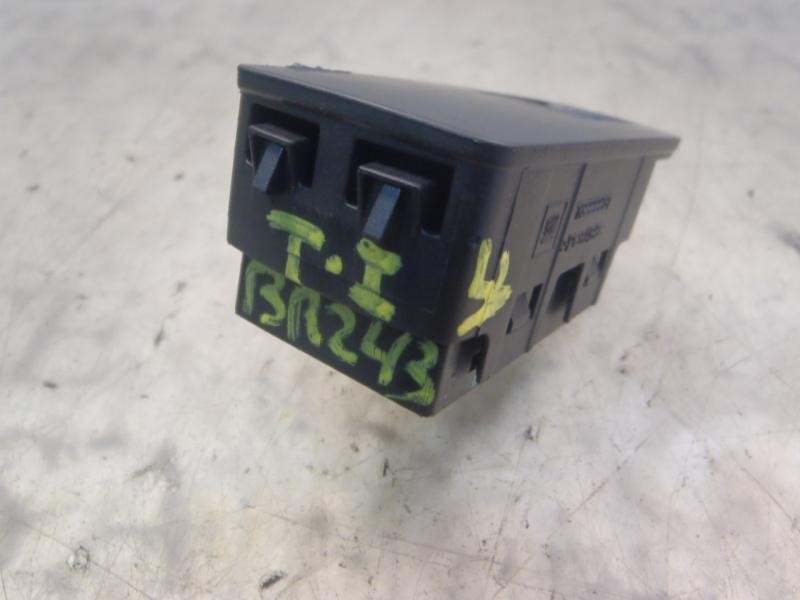 Recambio de mando elevalunas trasero izquierdo para opel insignia berlina sport 4x4 referencia OEM IAM 13301888 13222231 