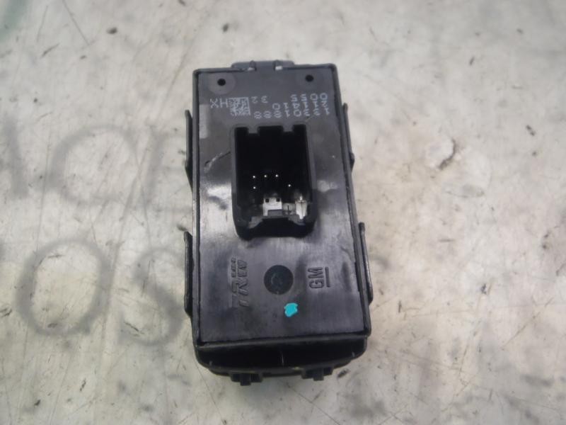 Recambio de mando elevalunas trasero izquierdo para opel insignia berlina sport 4x4 referencia OEM IAM 13301888 13222231 