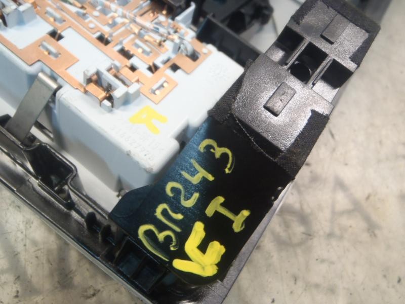 Recambio de piloto interior para opel insignia berlina sport 4x4 referencia OEM IAM 13285100  