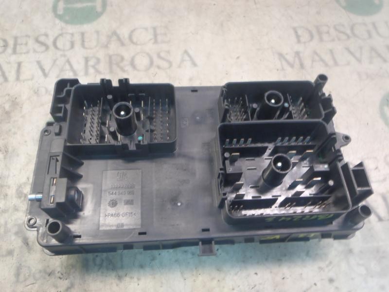 Recambio de caja reles / fusibles para opel insignia berlina sport 4x4 referencia OEM IAM 13275876 13275876 